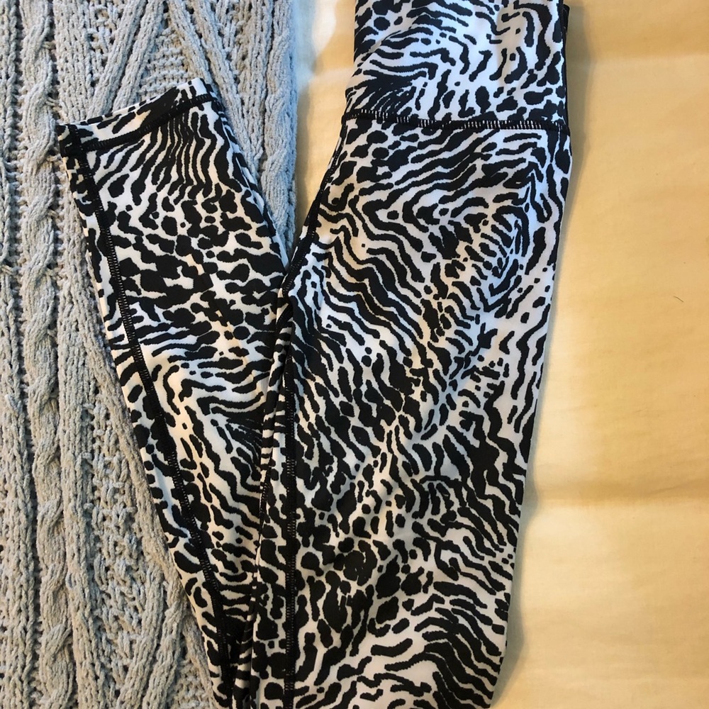 TYC Til You Collapse Booty Scrunch Leggings Small